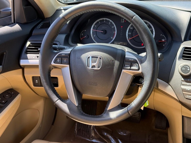 Honda Accord Sedan Vehicle Full-screen Gallery Image 13