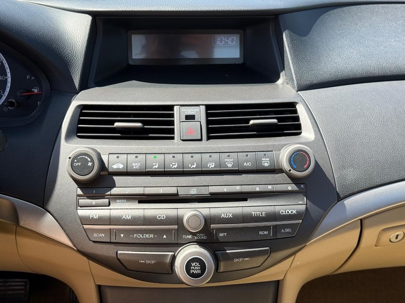 Honda Accord Sedan Vehicle Full-screen Gallery Image 14