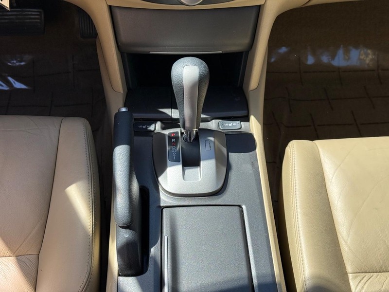 Honda Accord Sedan Vehicle Full-screen Gallery Image 15