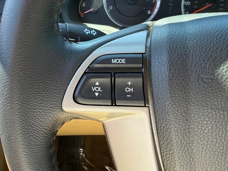 Honda Accord Sedan Vehicle Full-screen Gallery Image 18