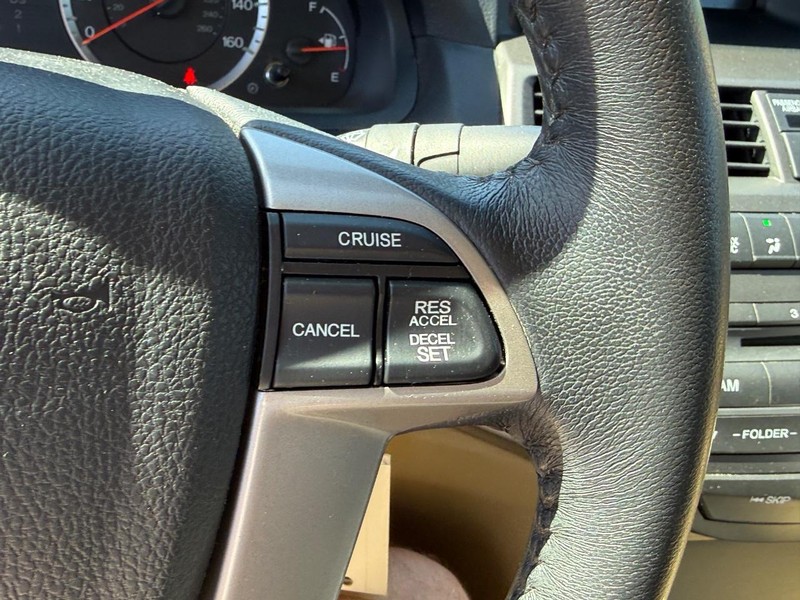 Honda Accord Sedan Vehicle Full-screen Gallery Image 19