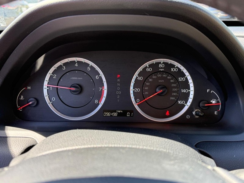 Honda Accord Sedan Vehicle Full-screen Gallery Image 20