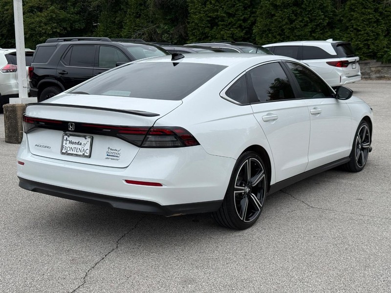 Honda Accord Hybrid Vehicle Full-screen Gallery Image 03
