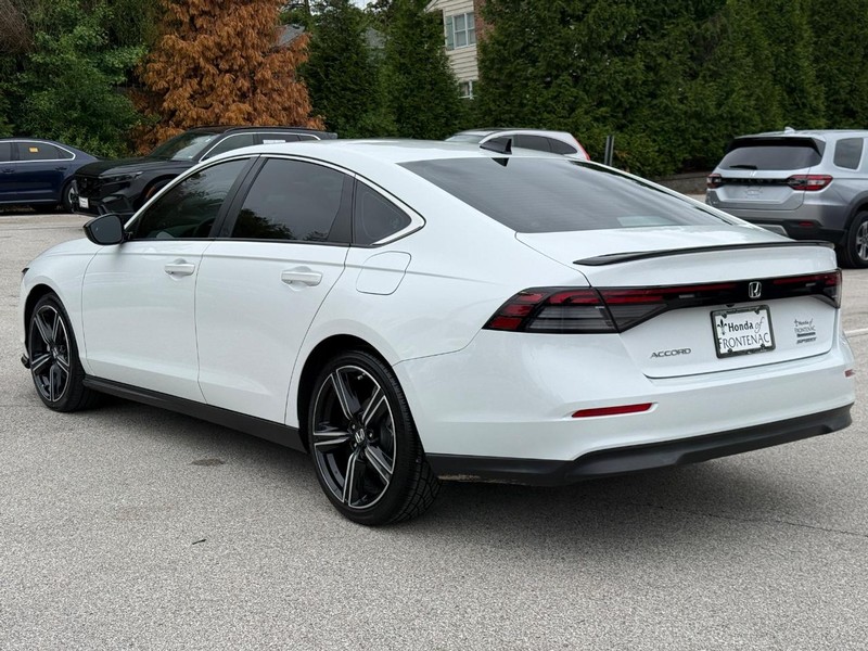 Honda Accord Hybrid Vehicle Full-screen Gallery Image 07