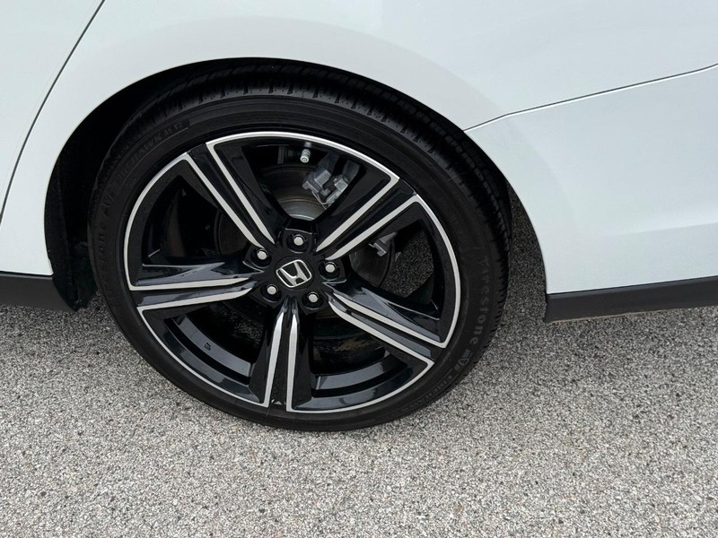 Honda Accord Hybrid Vehicle Full-screen Gallery Image 08