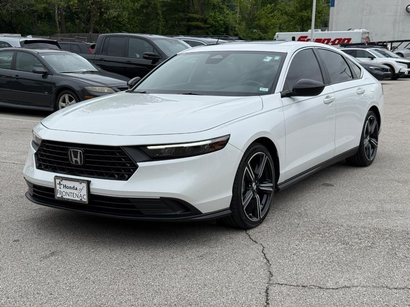 Honda Accord Hybrid Vehicle Full-screen Gallery Image 09