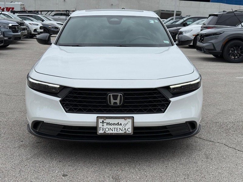 Honda Accord Hybrid Vehicle Full-screen Gallery Image 10