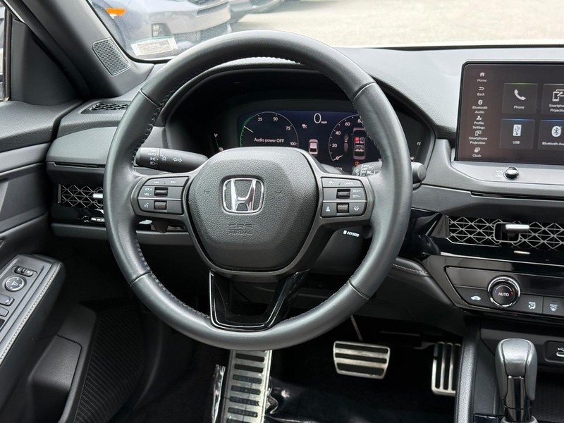 Honda Accord Hybrid Vehicle Full-screen Gallery Image 13