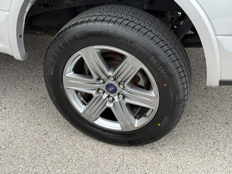 Ford F-150 Vehicle Full-screen Gallery Image 07