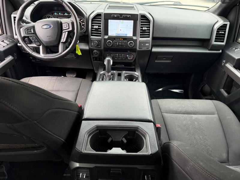 Ford F-150 Vehicle Full-screen Gallery Image 12