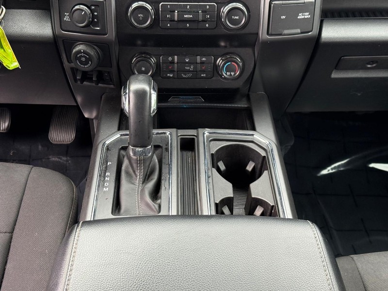 Ford F-150 Vehicle Full-screen Gallery Image 15