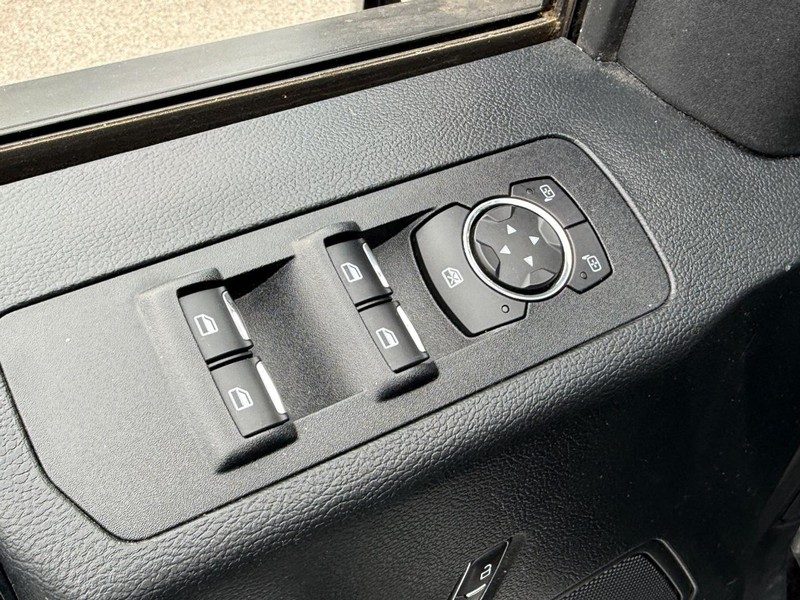 Ford F-150 Vehicle Full-screen Gallery Image 16