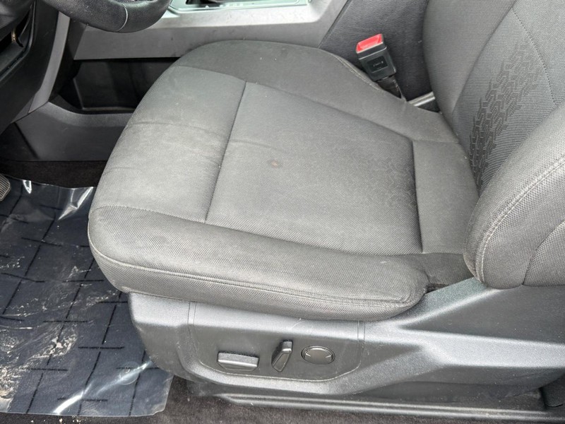 Ford F-150 Vehicle Full-screen Gallery Image 17