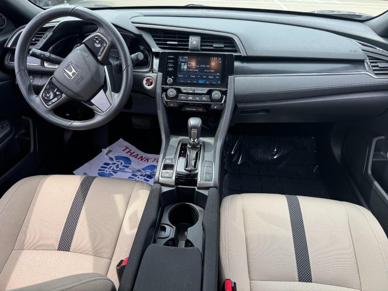 Honda Civic Hatchback Vehicle Full-screen Gallery Image 11