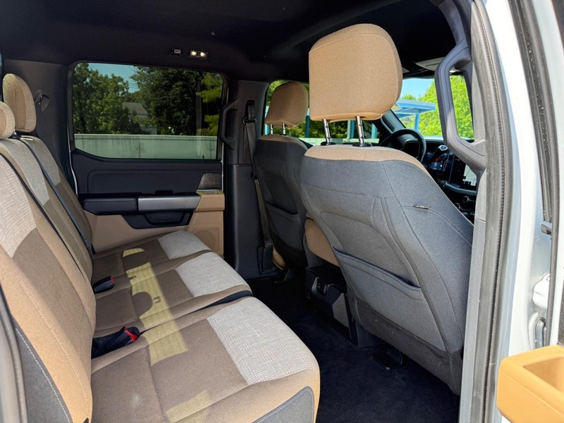 Ford F-150 Vehicle Full-screen Gallery Image 11