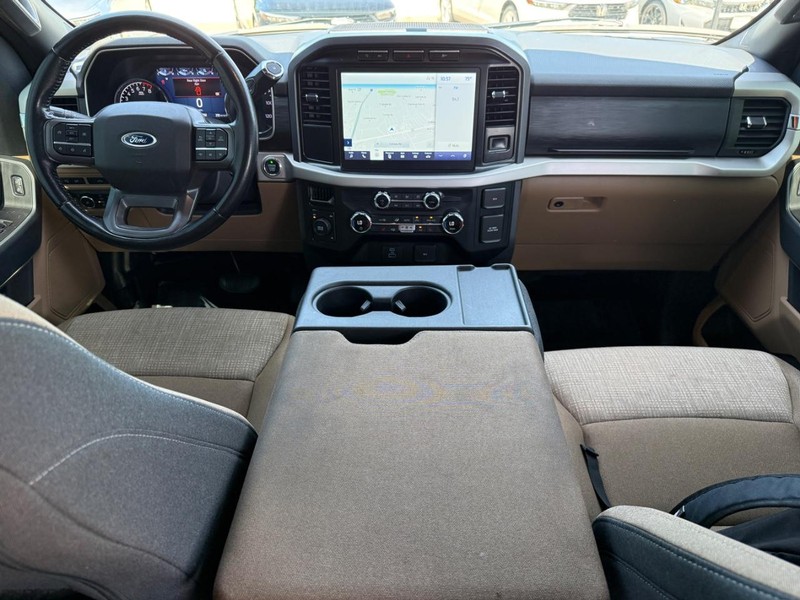 Ford F-150 Vehicle Full-screen Gallery Image 12