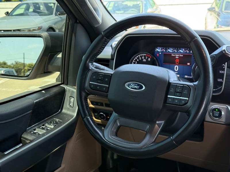 Ford F-150 Vehicle Full-screen Gallery Image 13