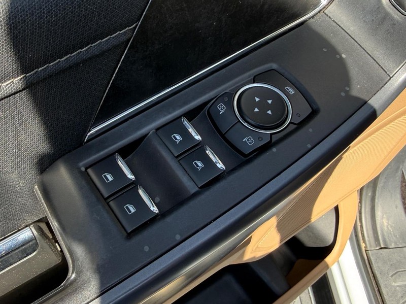 Ford F-150 Vehicle Full-screen Gallery Image 16
