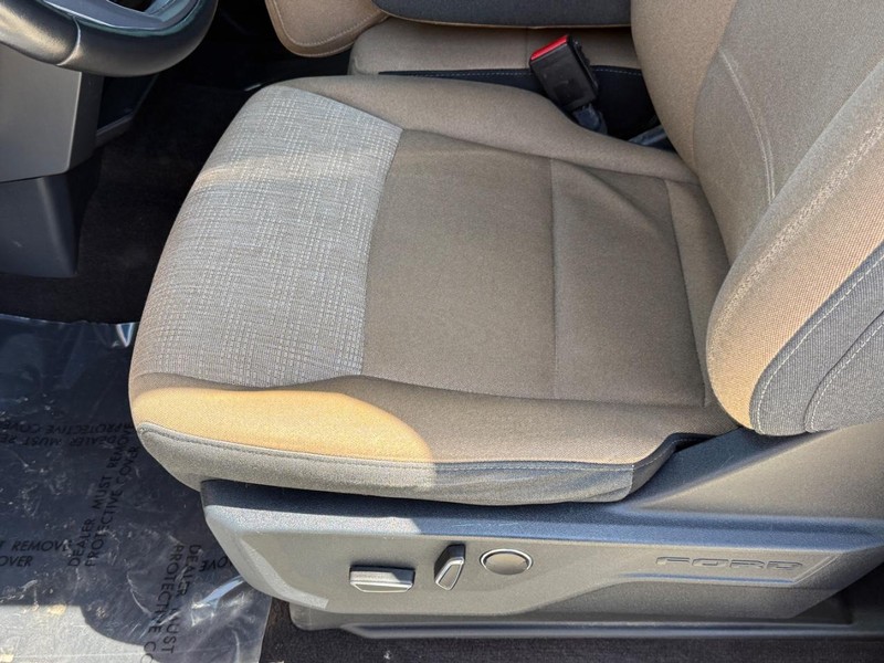 Ford F-150 Vehicle Full-screen Gallery Image 17