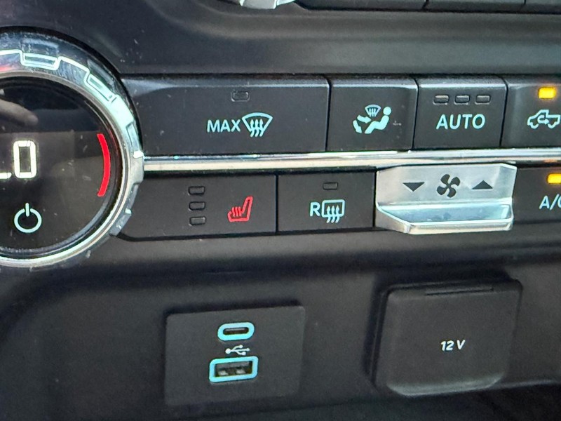 Ford F-150 Vehicle Full-screen Gallery Image 25
