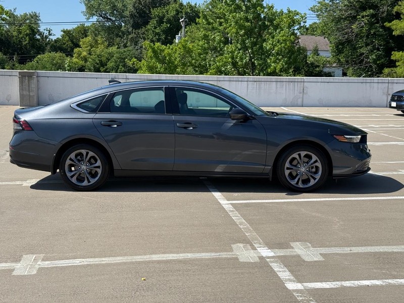 Honda Accord Sedan Vehicle Full-screen Gallery Image 02
