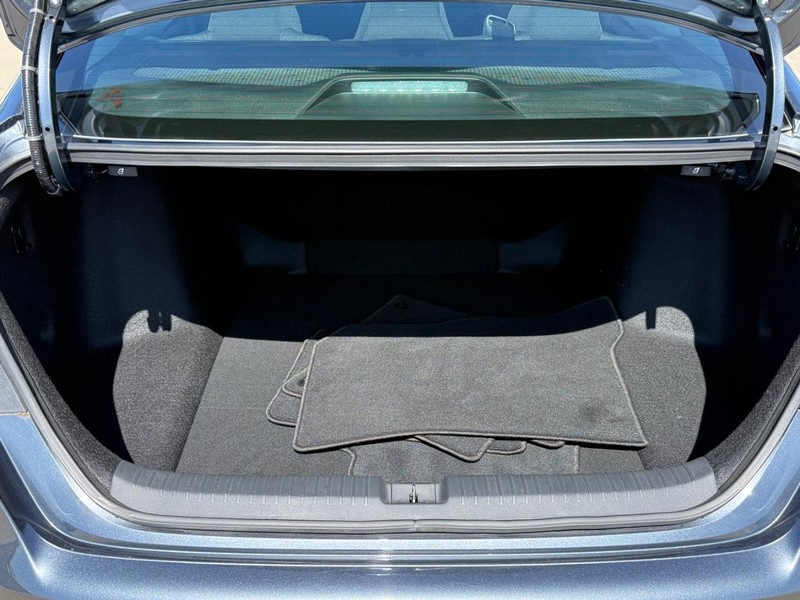 Honda Accord Sedan Vehicle Full-screen Gallery Image 04