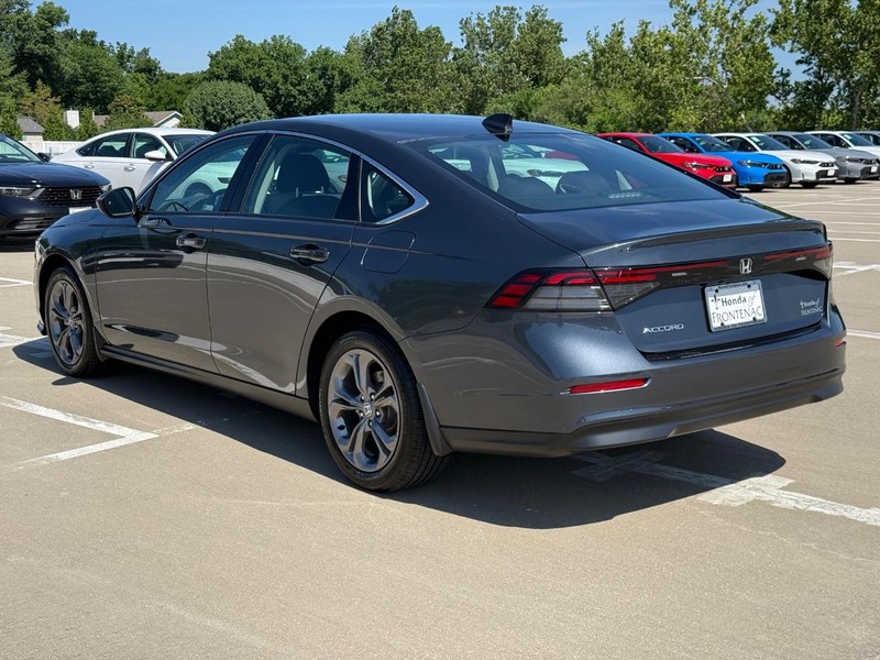 Honda Accord Sedan Vehicle Full-screen Gallery Image 06