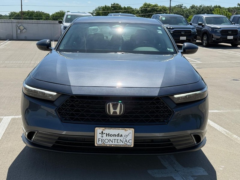 Honda Accord Sedan Vehicle Full-screen Gallery Image 09