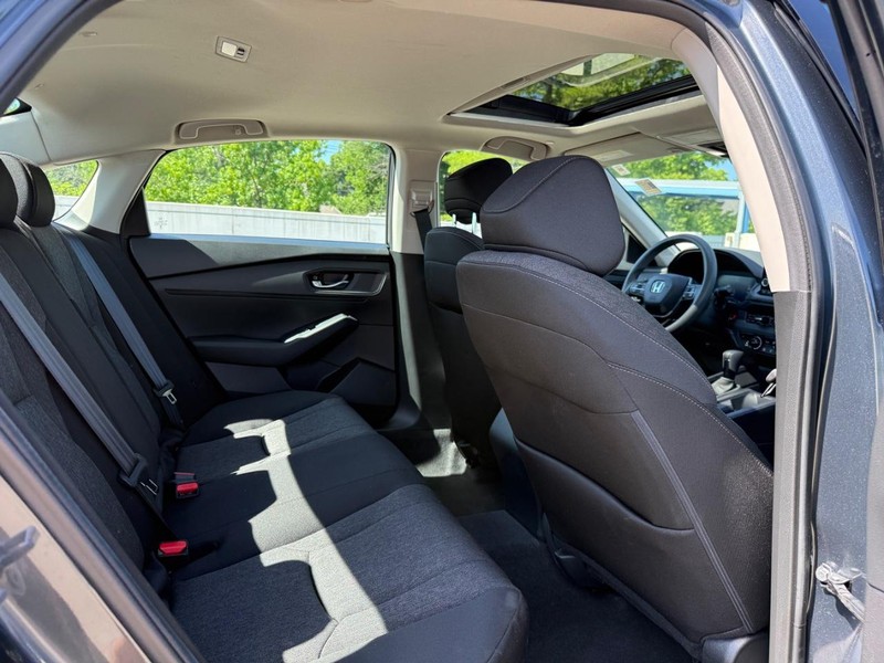 Honda Accord Sedan Vehicle Full-screen Gallery Image 10