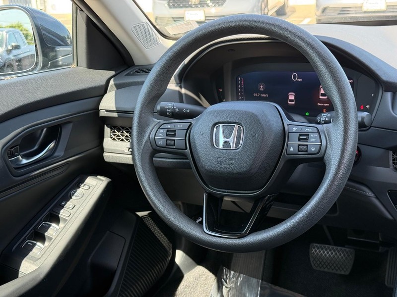 Honda Accord Sedan Vehicle Full-screen Gallery Image 12