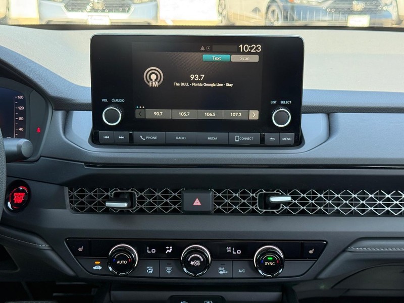 Honda Accord Sedan Vehicle Full-screen Gallery Image 13