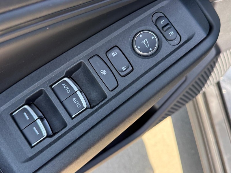 Honda Accord Sedan Vehicle Full-screen Gallery Image 15