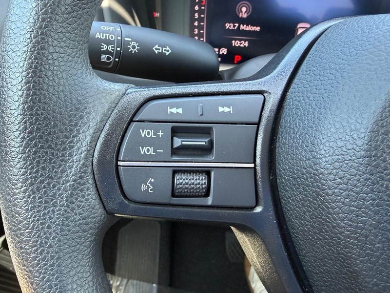 Honda Accord Sedan Vehicle Full-screen Gallery Image 17