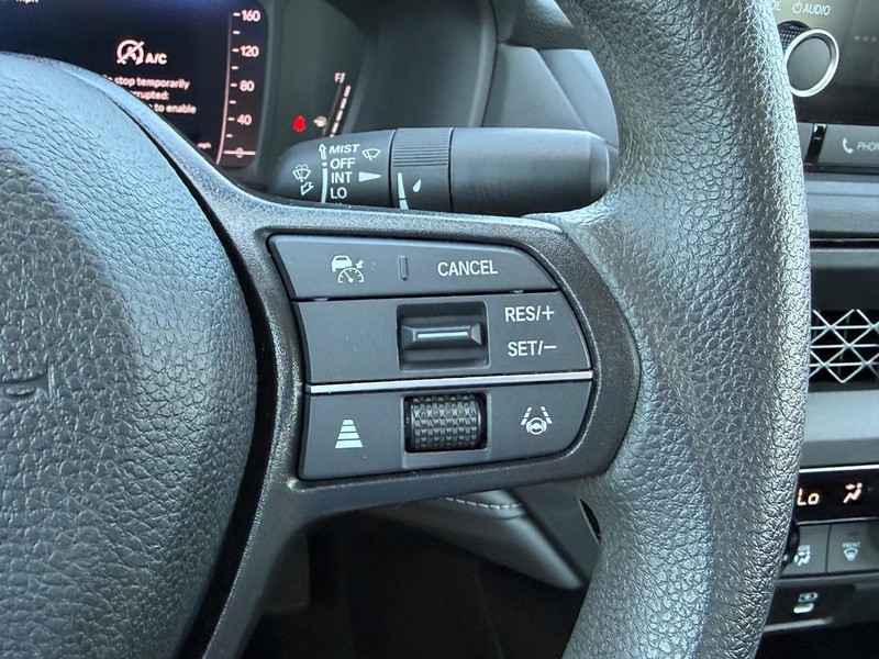 Honda Accord Sedan Vehicle Full-screen Gallery Image 18