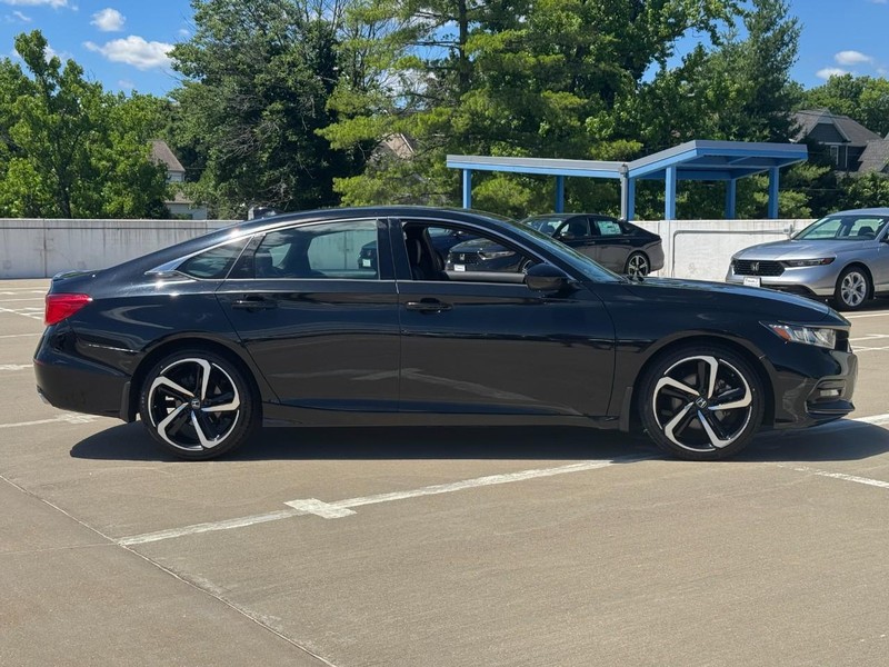 Honda Accord Sedan Vehicle Full-screen Gallery Image 02