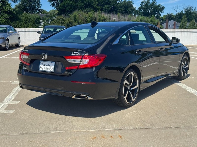 Honda Accord Sedan Vehicle Full-screen Gallery Image 03