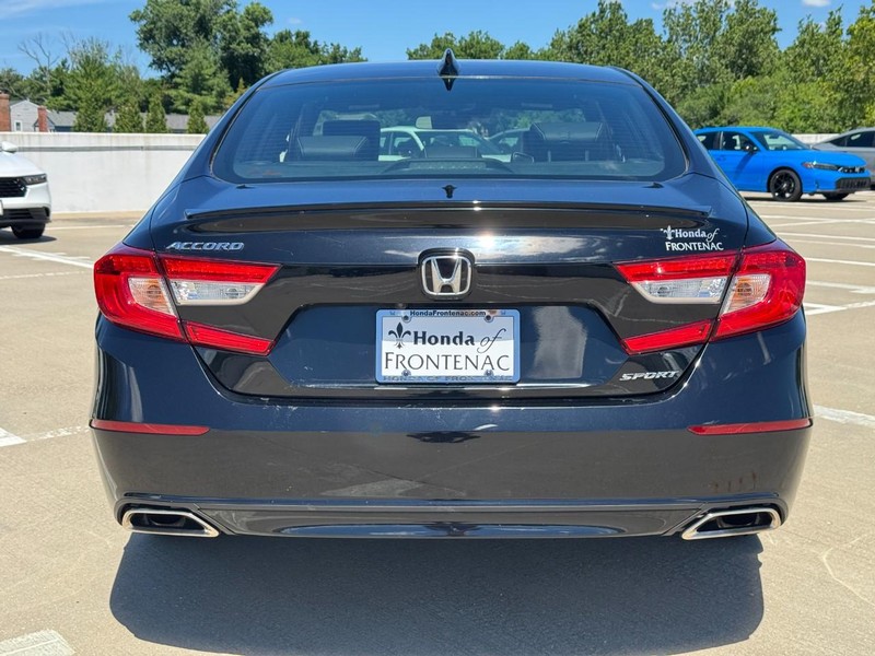 Honda Accord Sedan Vehicle Full-screen Gallery Image 06