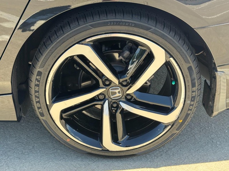 Honda Accord Sedan Vehicle Full-screen Gallery Image 08