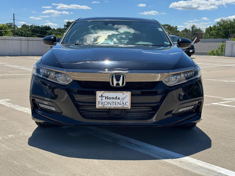 Honda Accord Sedan Vehicle Full-screen Gallery Image 10