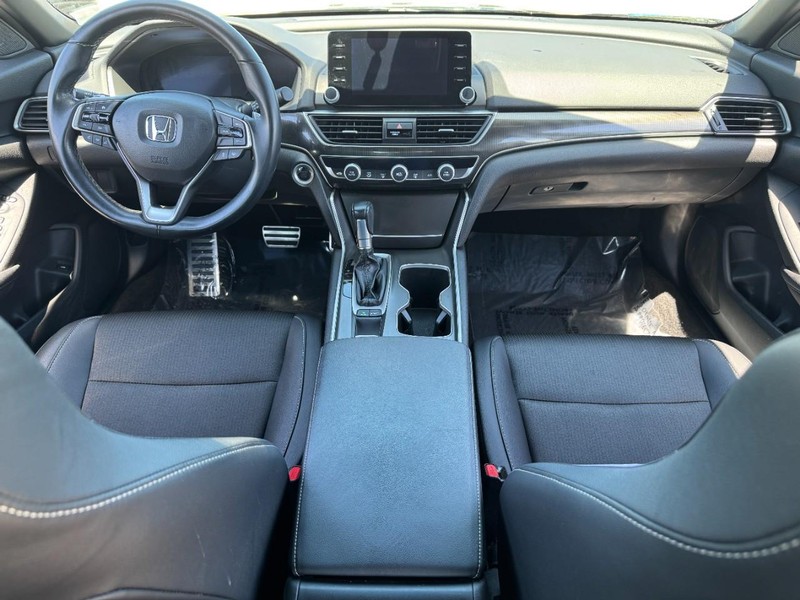 Honda Accord Sedan Vehicle Full-screen Gallery Image 12