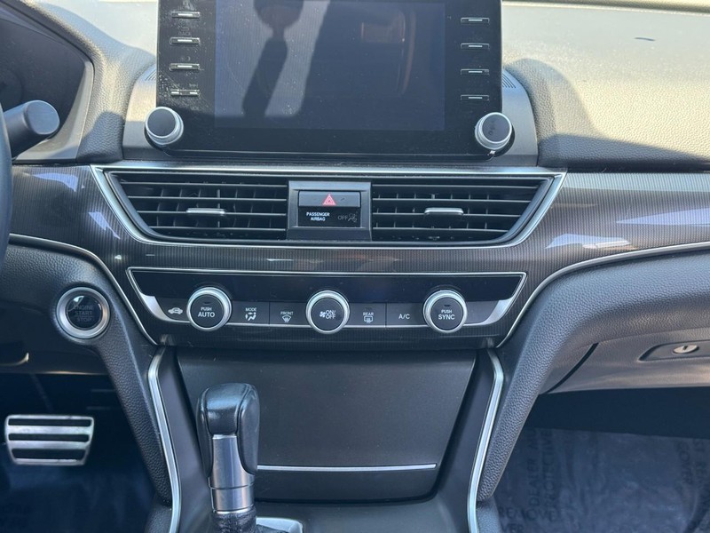 Honda Accord Sedan Vehicle Full-screen Gallery Image 14