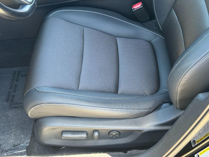 Honda Accord Sedan Vehicle Full-screen Gallery Image 17