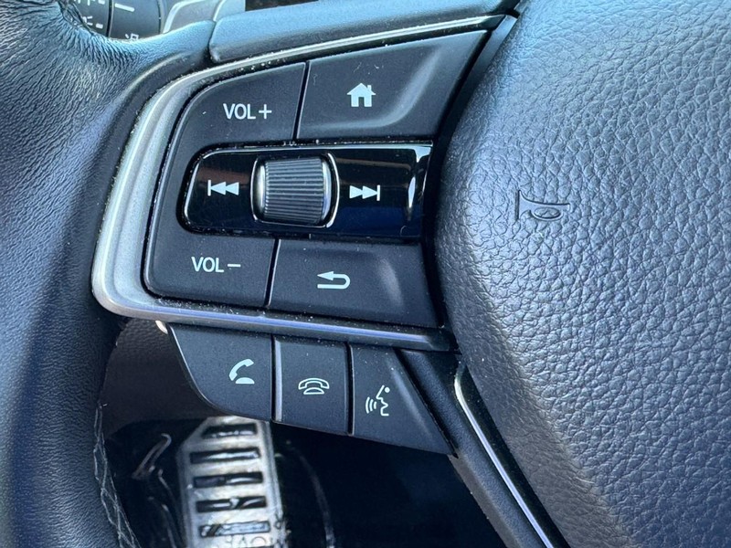 Honda Accord Sedan Vehicle Full-screen Gallery Image 18