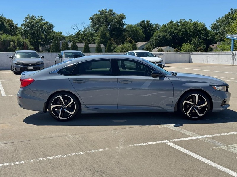 Honda Accord Sedan Vehicle Full-screen Gallery Image 02