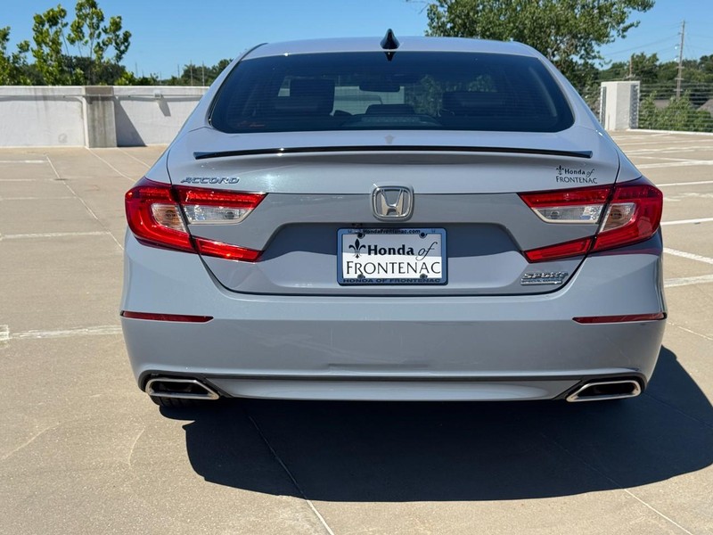 Honda Accord Sedan Vehicle Full-screen Gallery Image 06