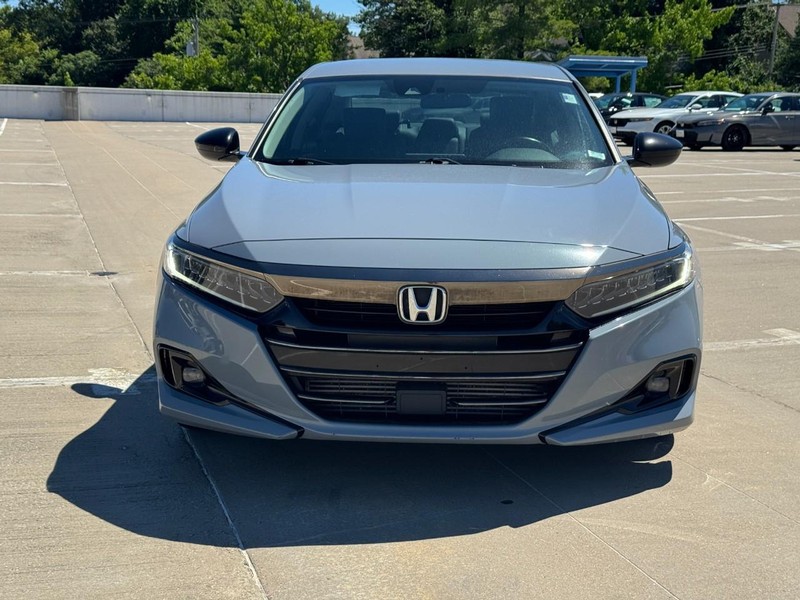 Honda Accord Sedan Vehicle Full-screen Gallery Image 10
