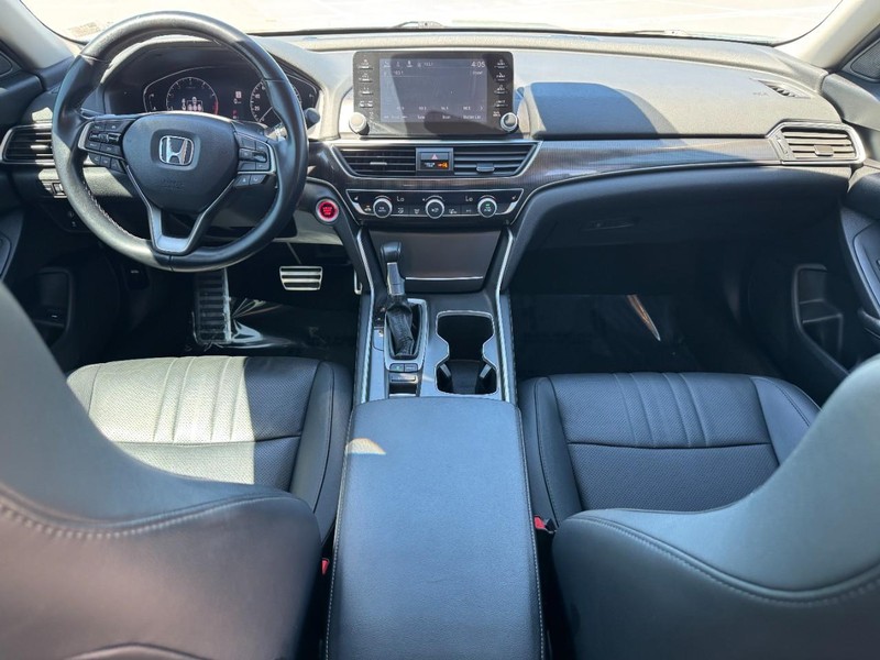 Honda Accord Sedan Vehicle Full-screen Gallery Image 12