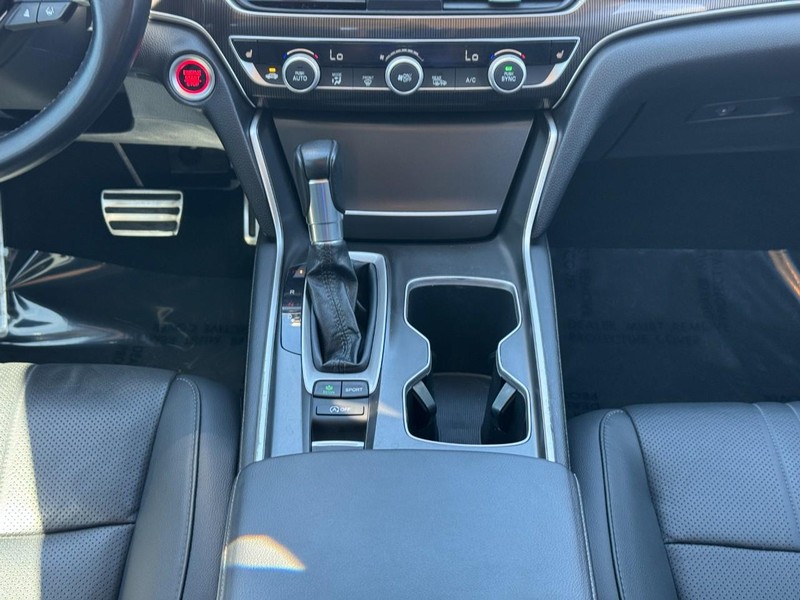 Honda Accord Sedan Vehicle Full-screen Gallery Image 15