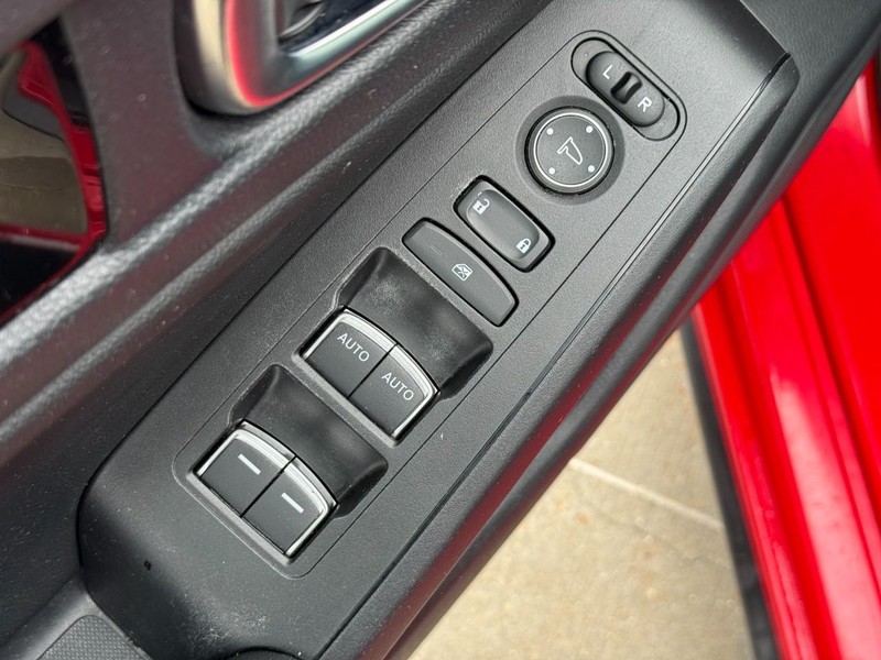 Honda Civic Hatchback Vehicle Full-screen Gallery Image 15