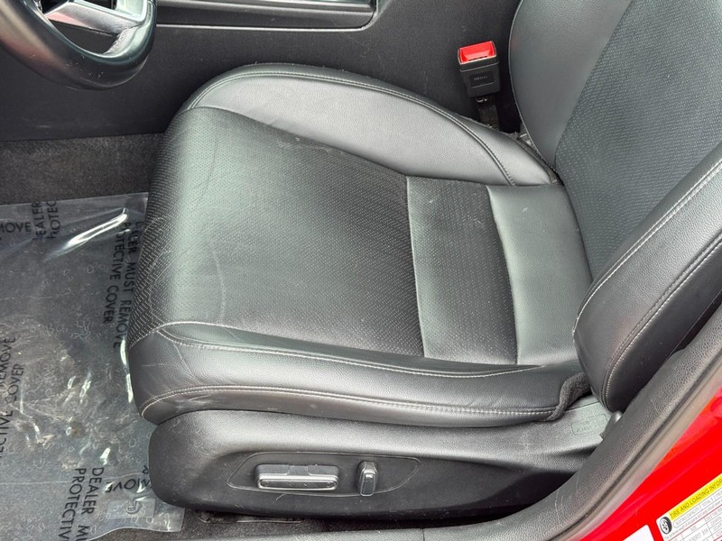 Honda Civic Hatchback Vehicle Full-screen Gallery Image 16